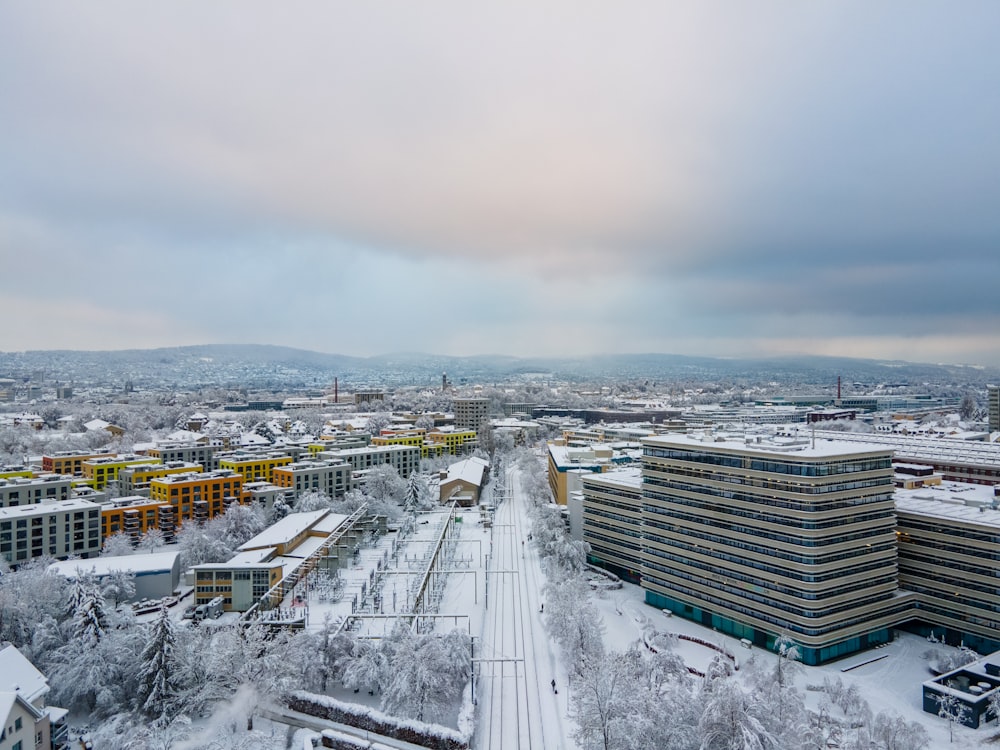 Vue aérienne des bâtiments de la ville pendant la journée