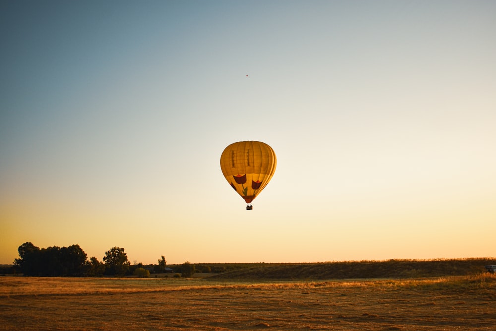 hot air balloon in the sky during daytime