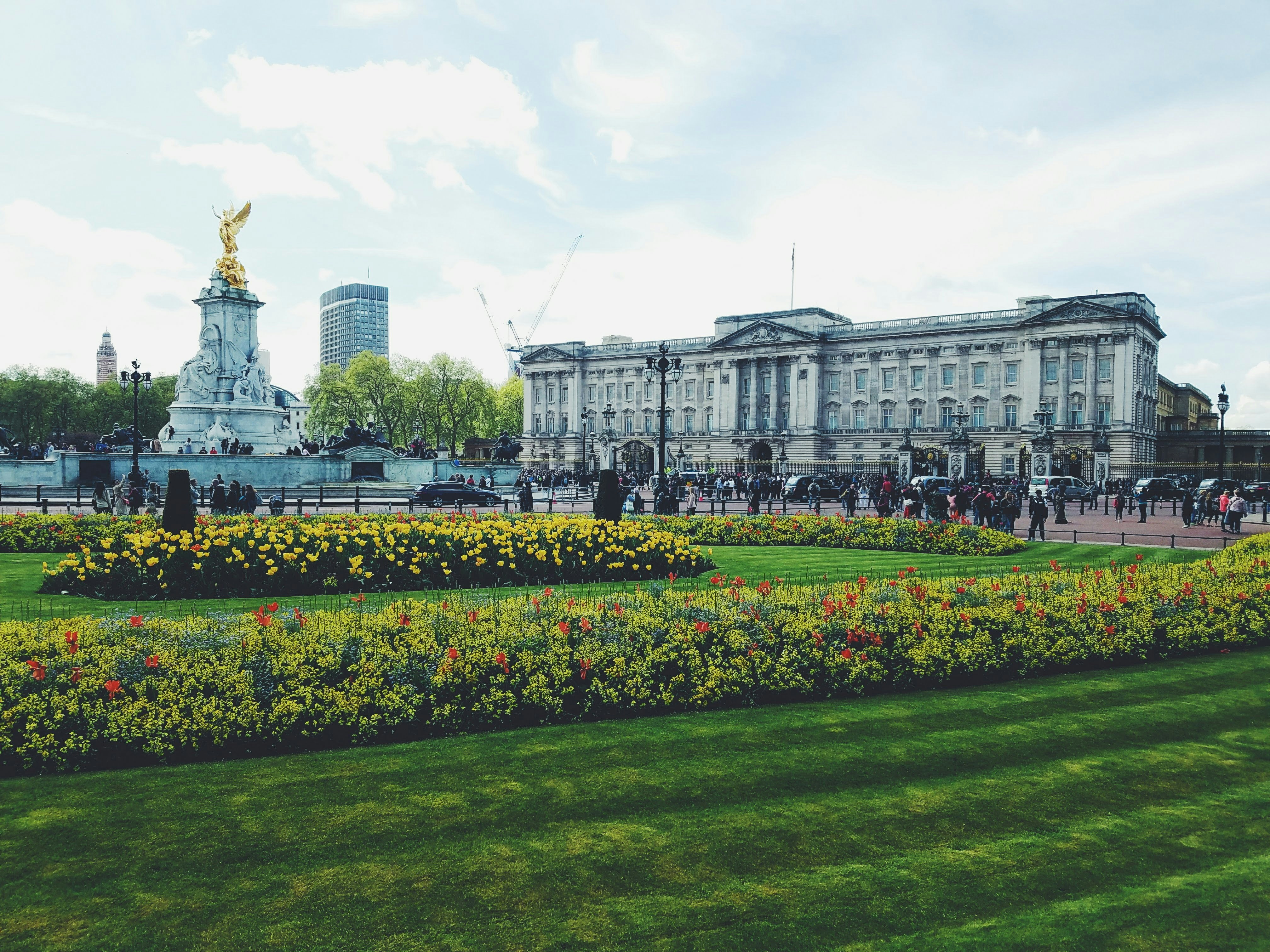 Elizabeth II acclamée au balcon de Buckingham pour son jubilé historique