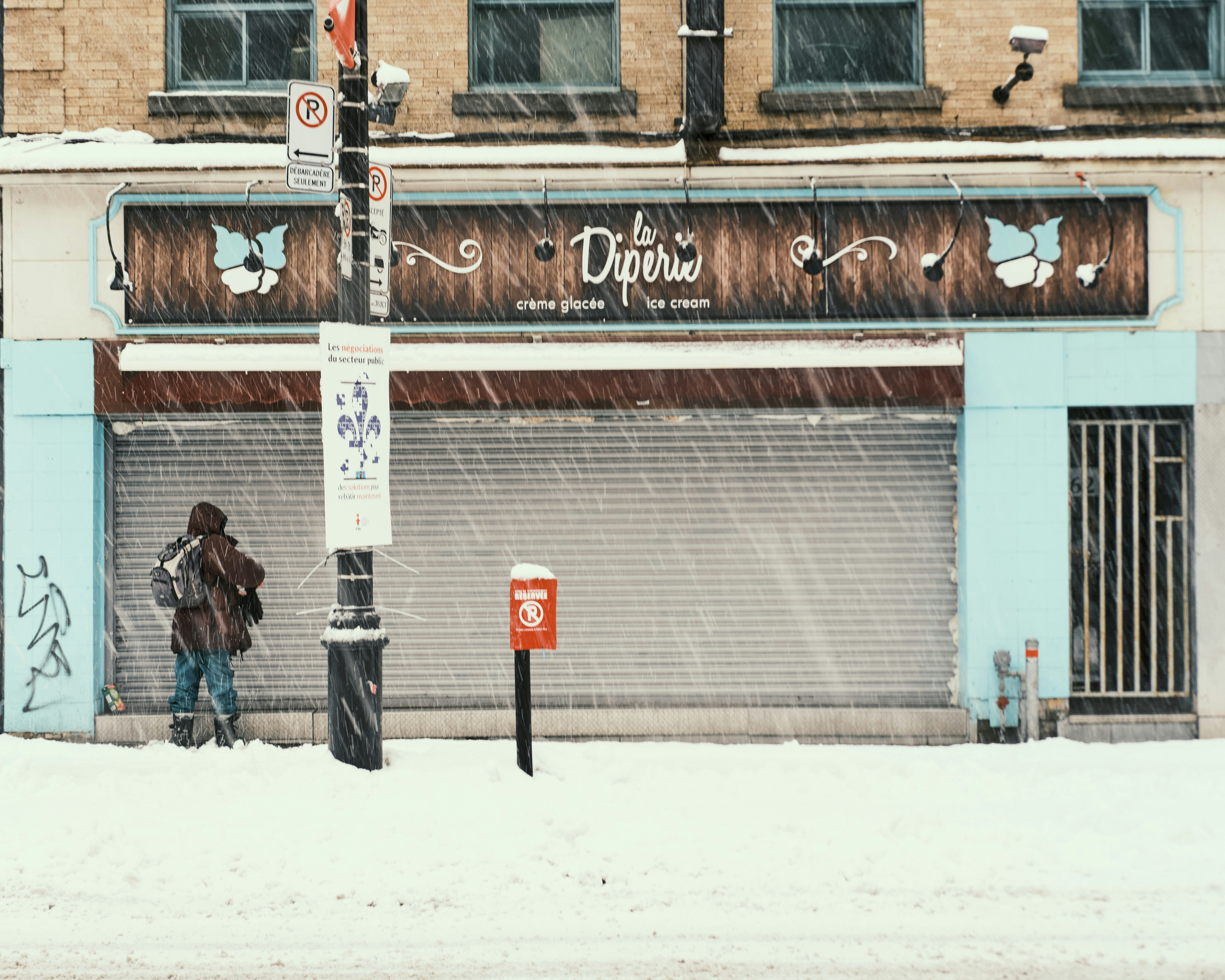 Street Photography in Montreal during a snowstorm