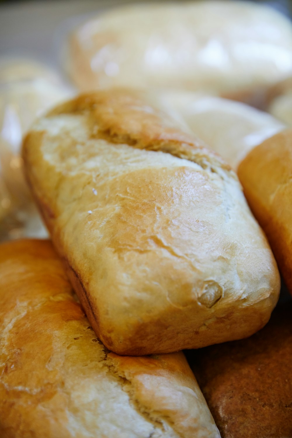 pane integrale su carta bianca