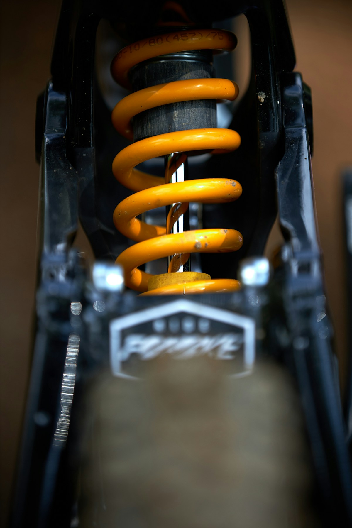 Suspension servicing image background image