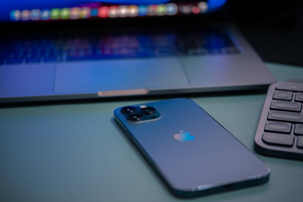 silver iphone 6 on silver macbook