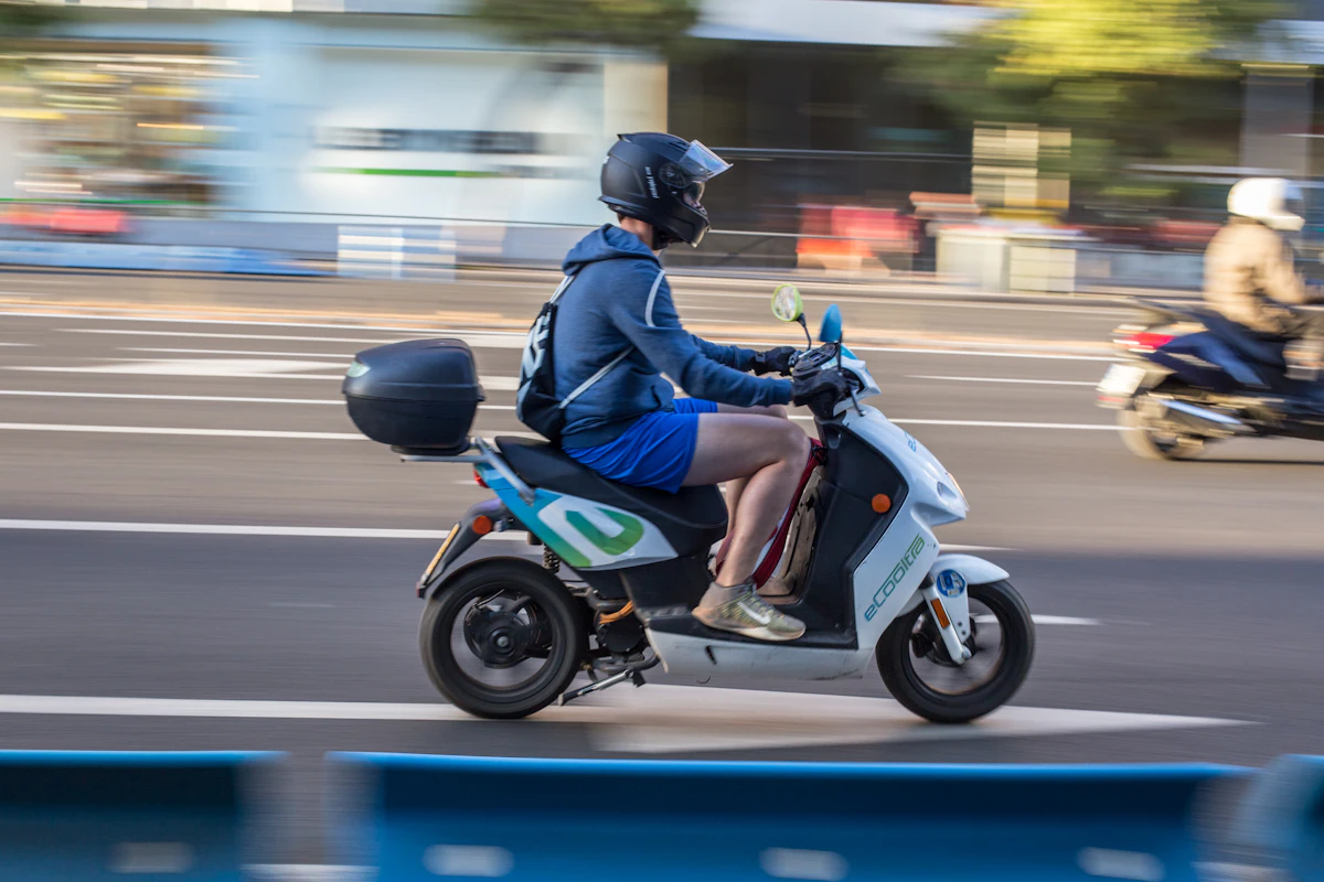 Hayrat motosikletli kurye belge ve proje işlemleri