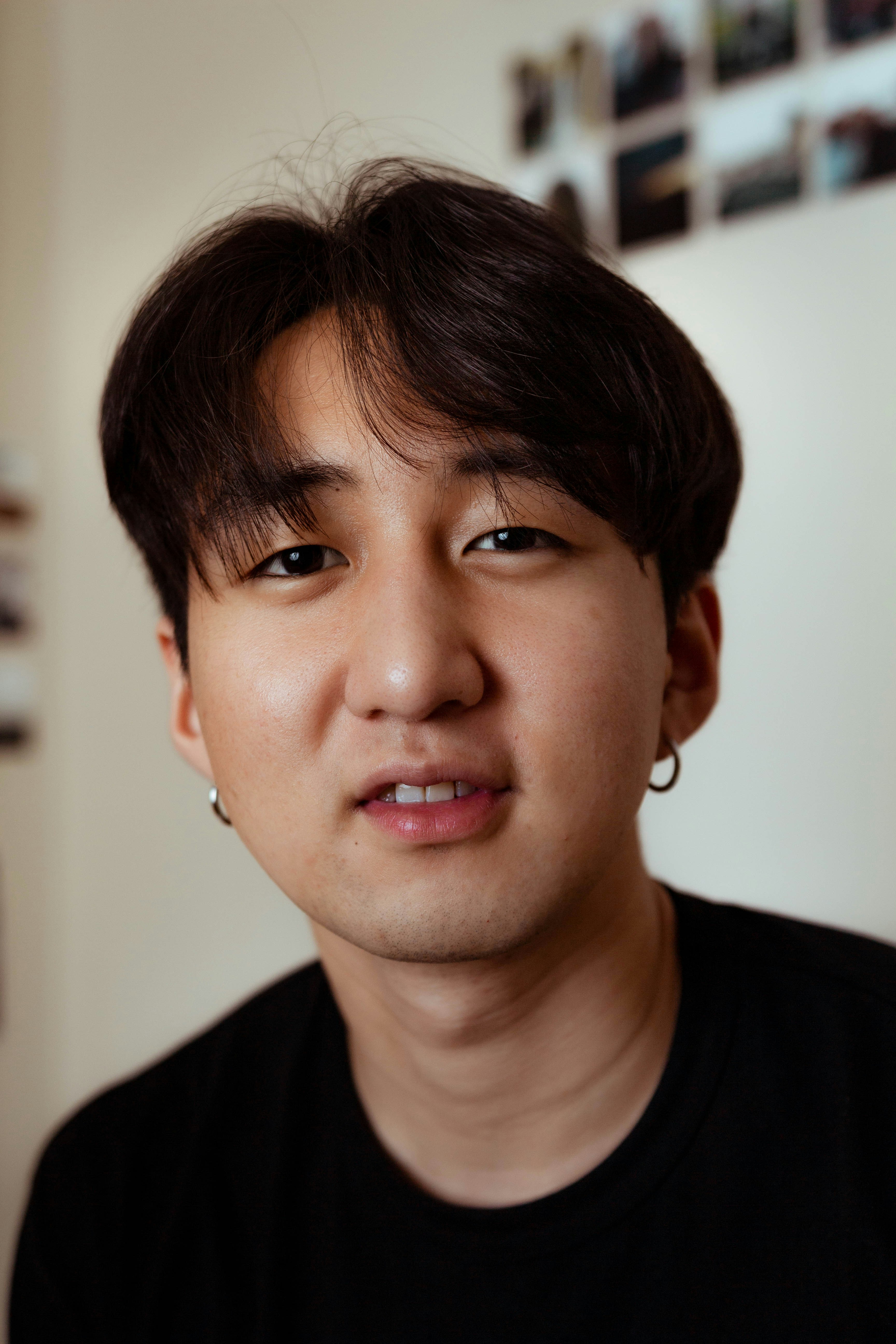 boy in black crew neck shirt