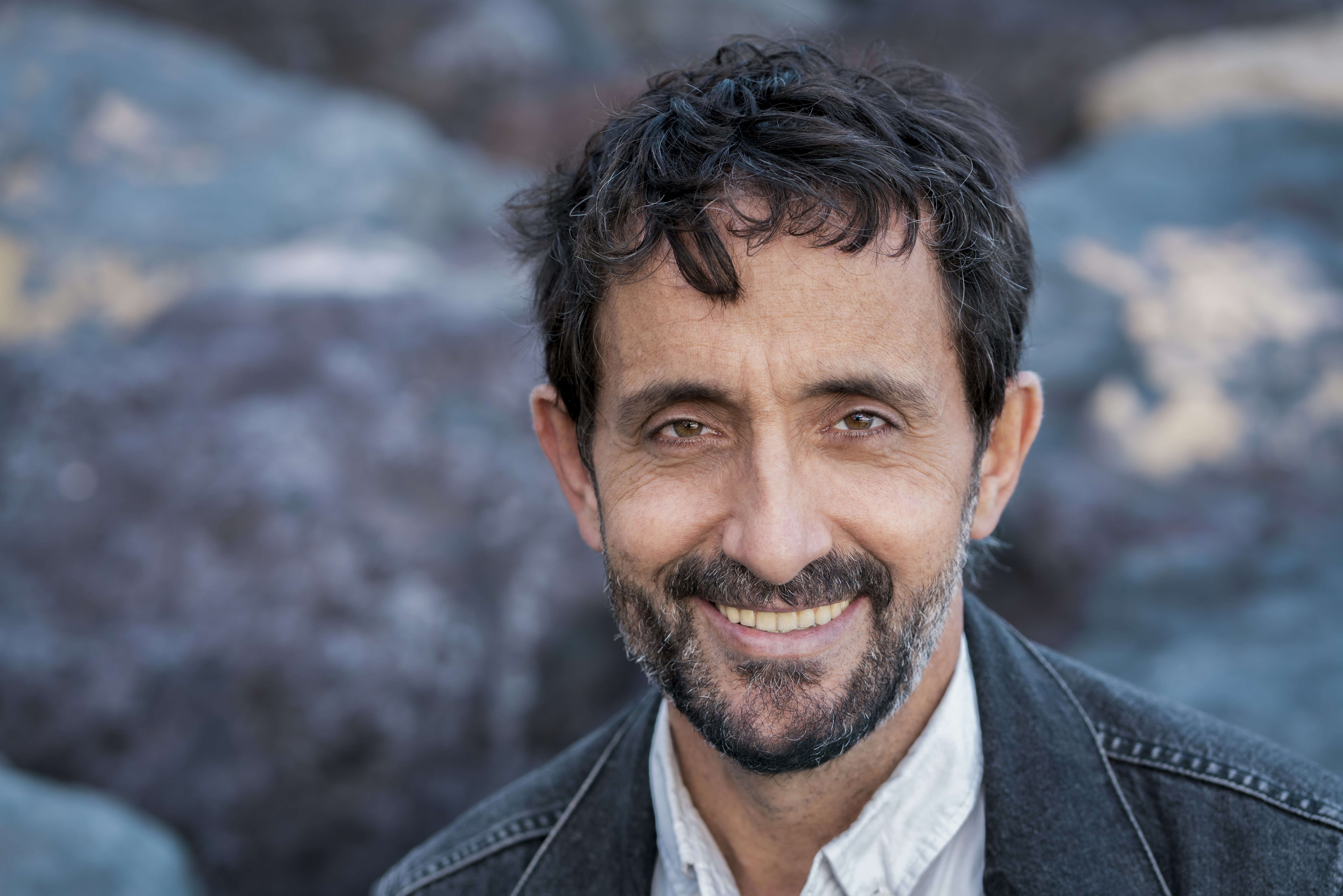 Man in black suit jacket photo Free Grey Image on Unsplash