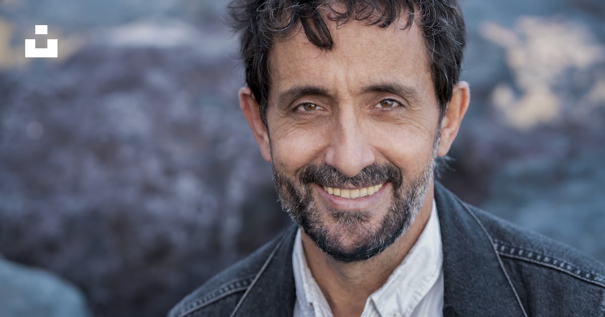 Man in black suit jacket photo Free Grey Image on Unsplash