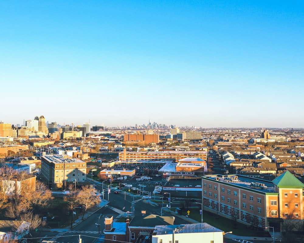 Vue aérienne des bâtiments de la ville pendant la journée