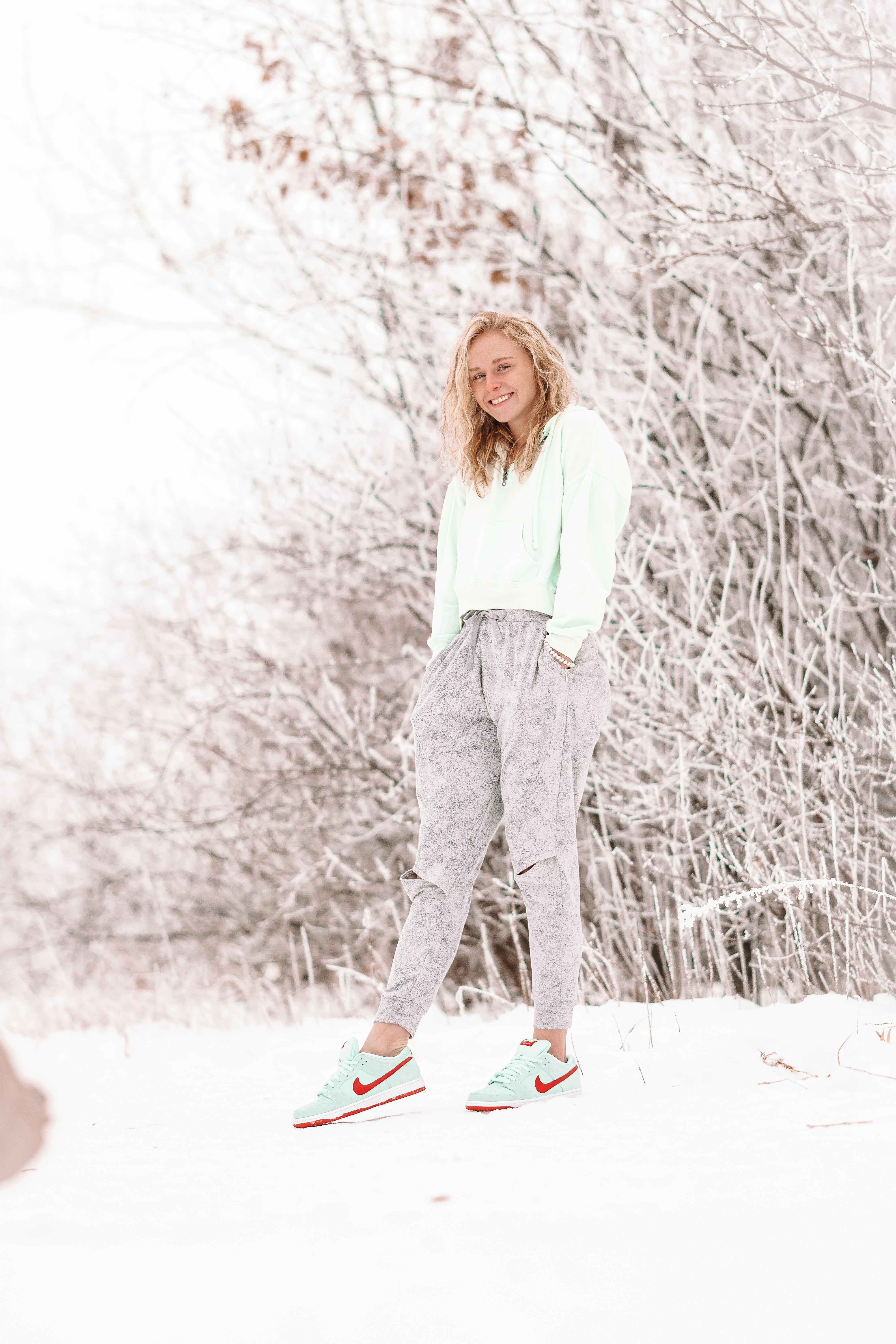 winter sneakers outfit snow aesthetic, wallpaper, How to Style Snow Friendly Outfits with Sneakers Elegantly 5