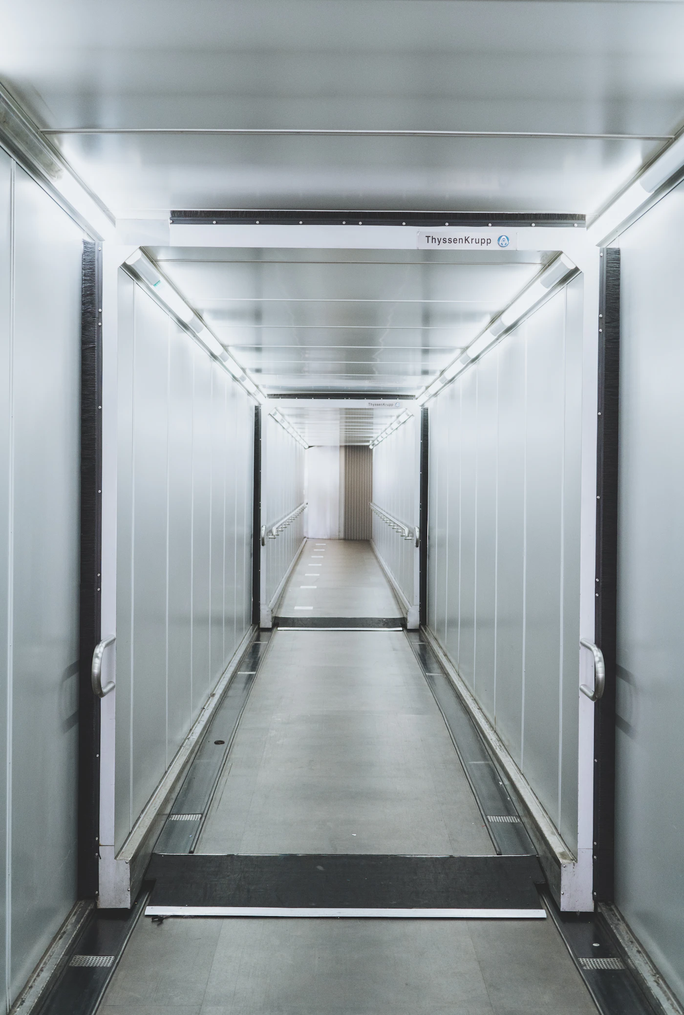 Cold-room corridor