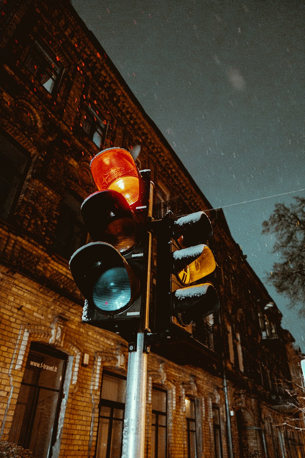 traffic light on red light