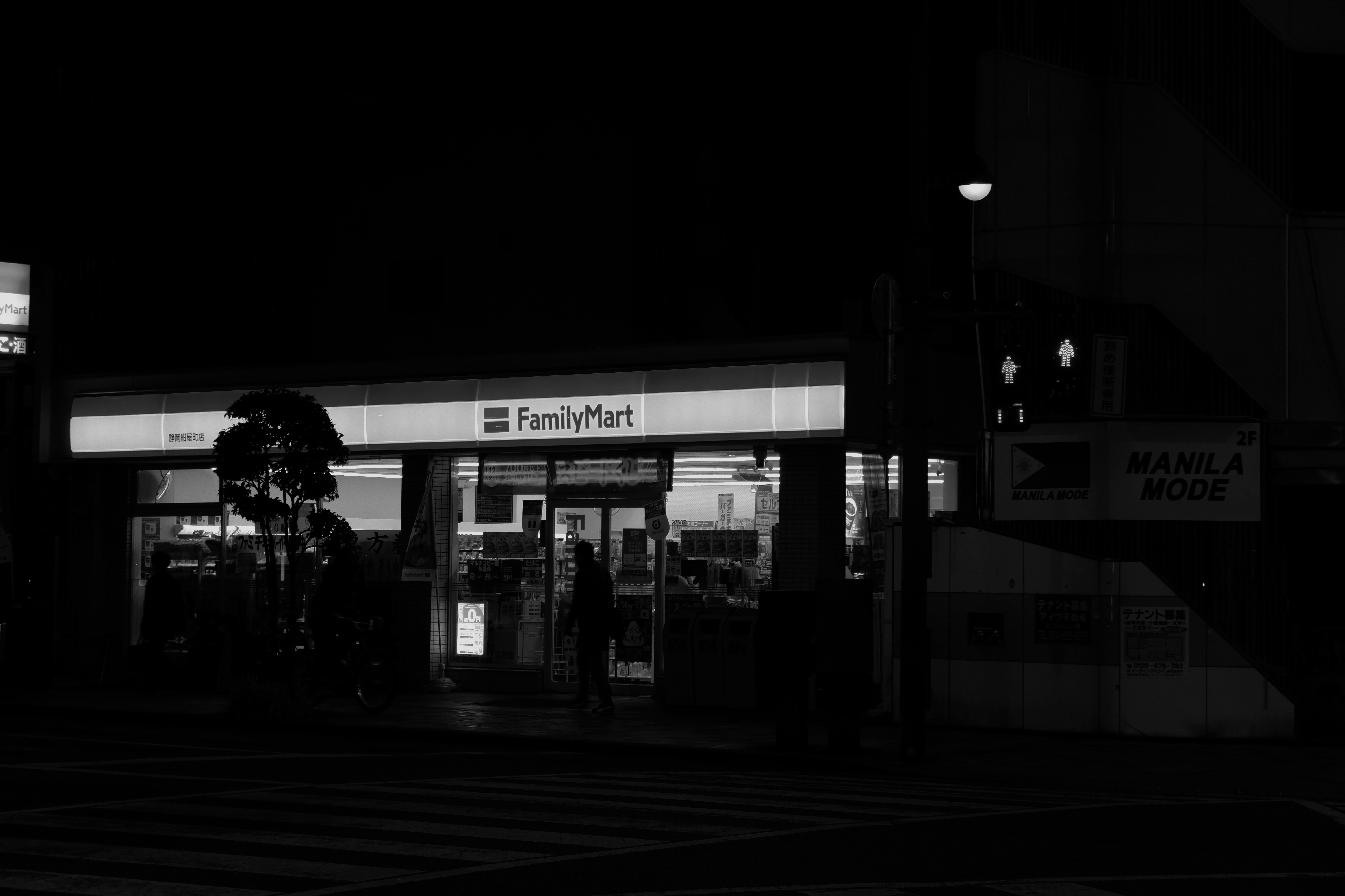 grayscale photo of a building