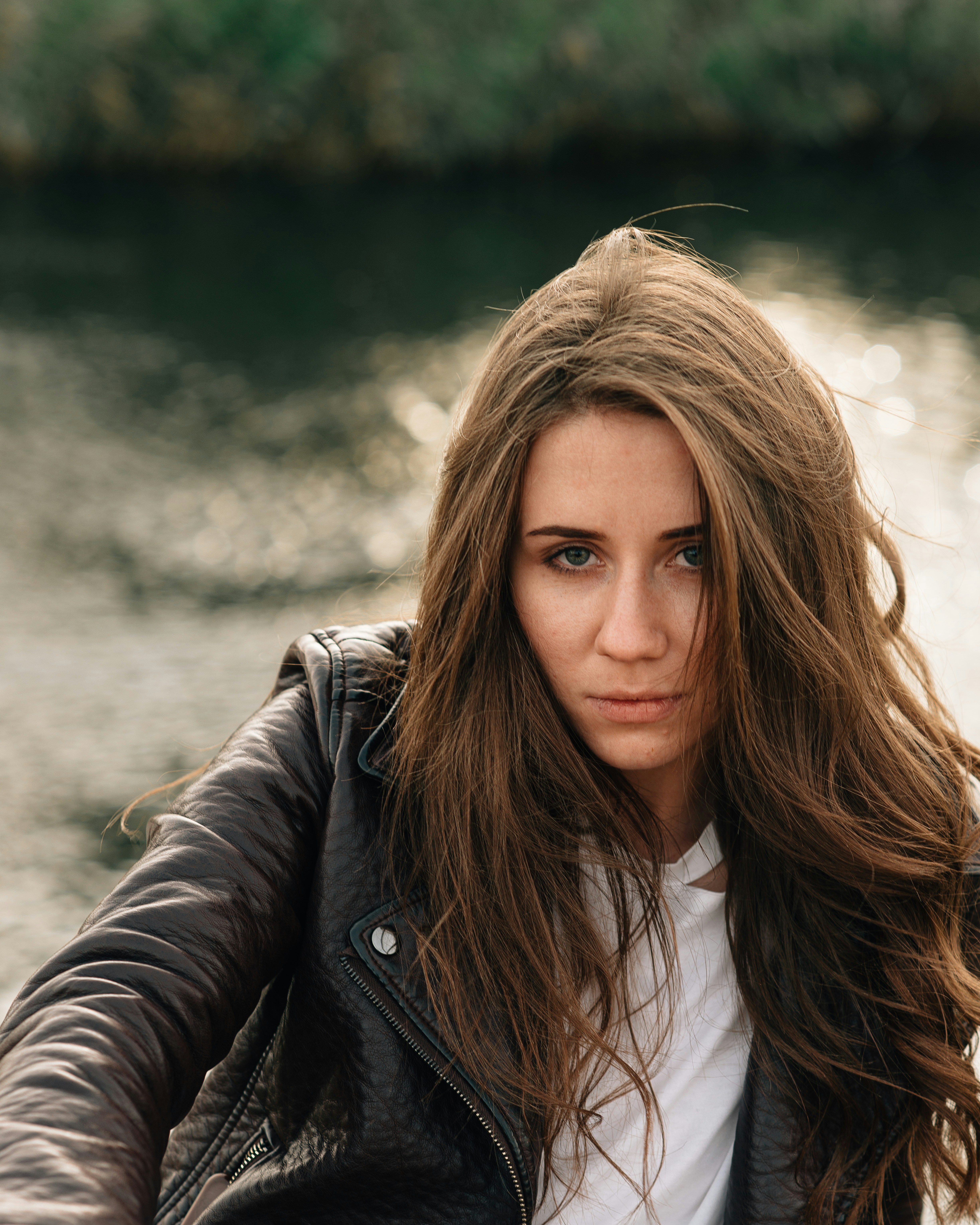 Femme en veste en cuir noir photo Photo Vêtements Gratuite sur Unsplash