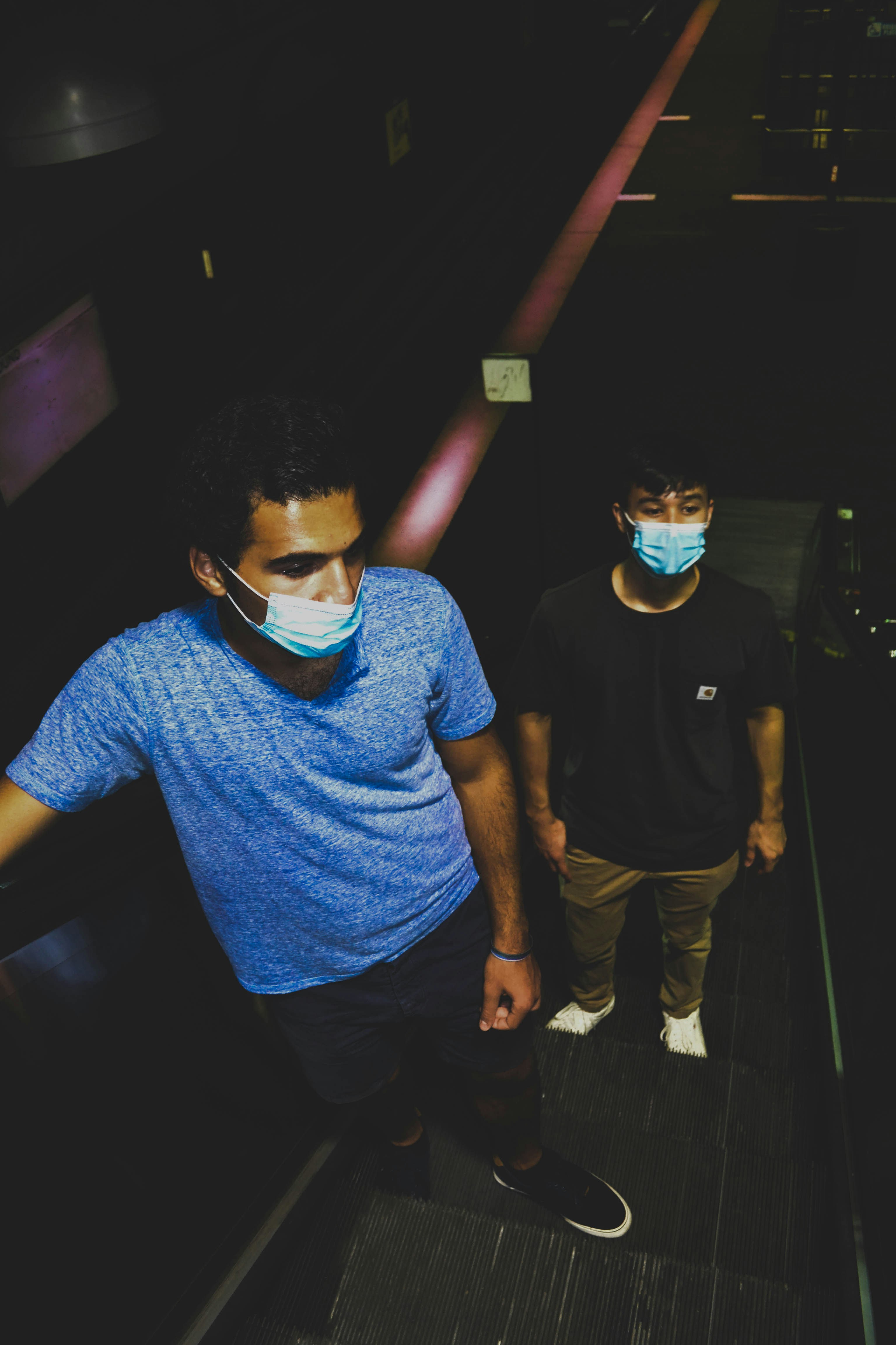man in blue crew neck t-shirt wearing white mask