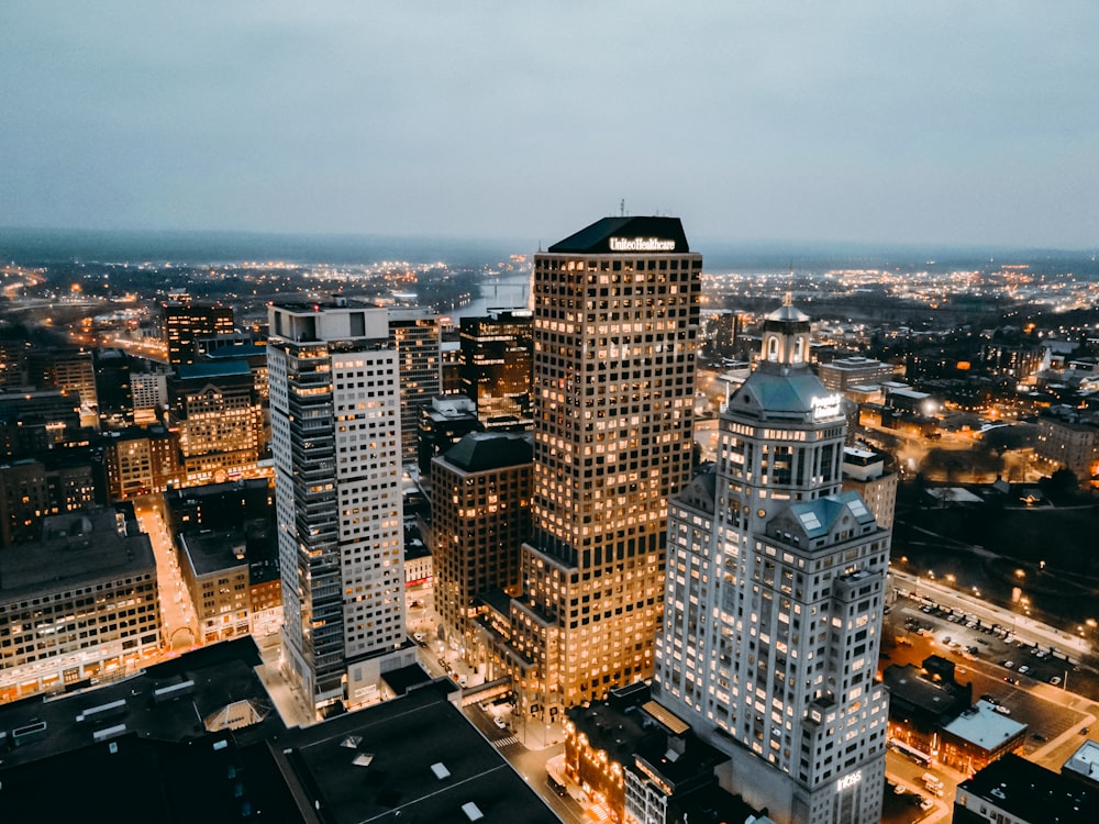 Vue aérienne des bâtiments de la ville pendant la journée