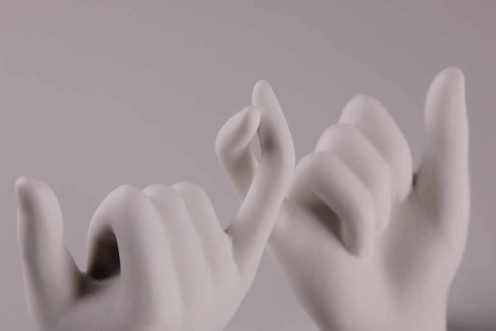 main humaine formant la forme d’un coeur