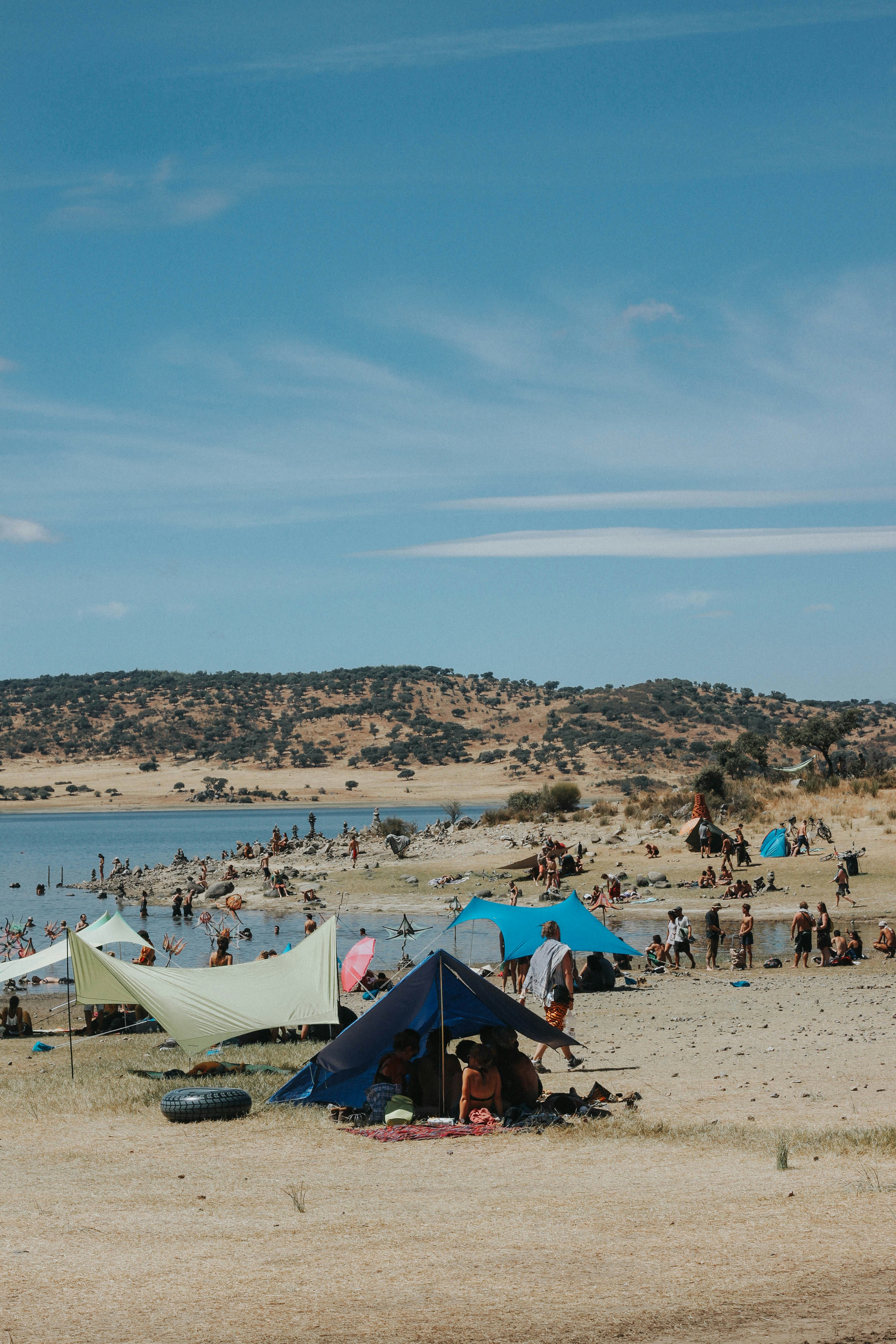Menschen am Strand tagsüber