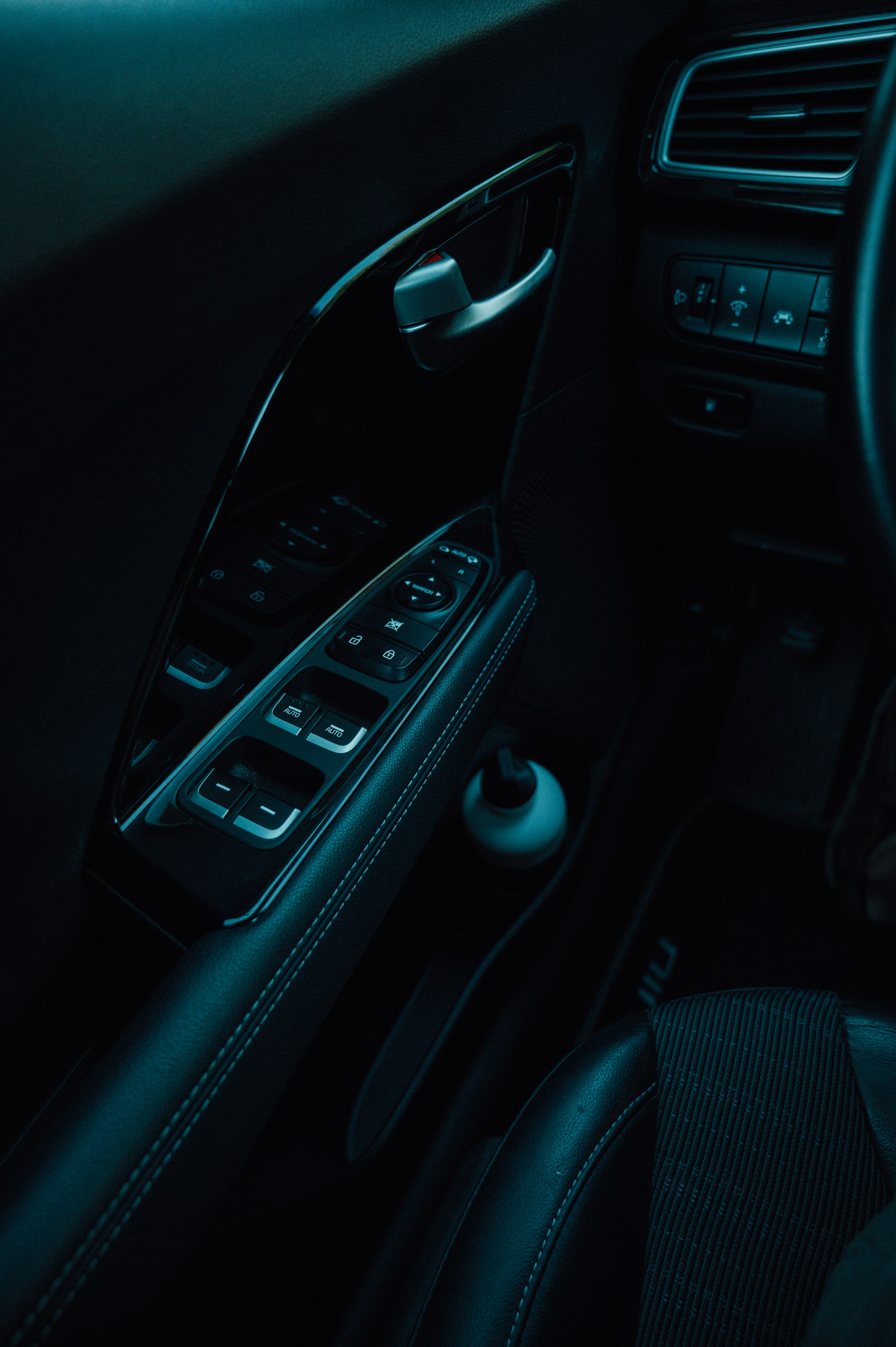 black car gear shift lever