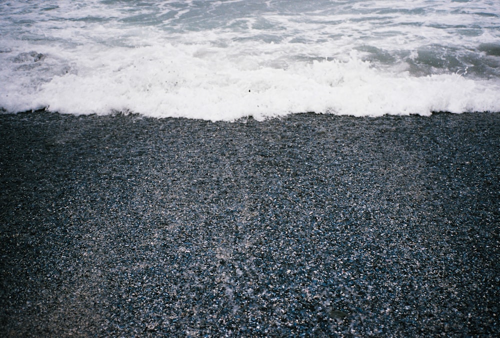 ocean waves crashing on shore during daytime