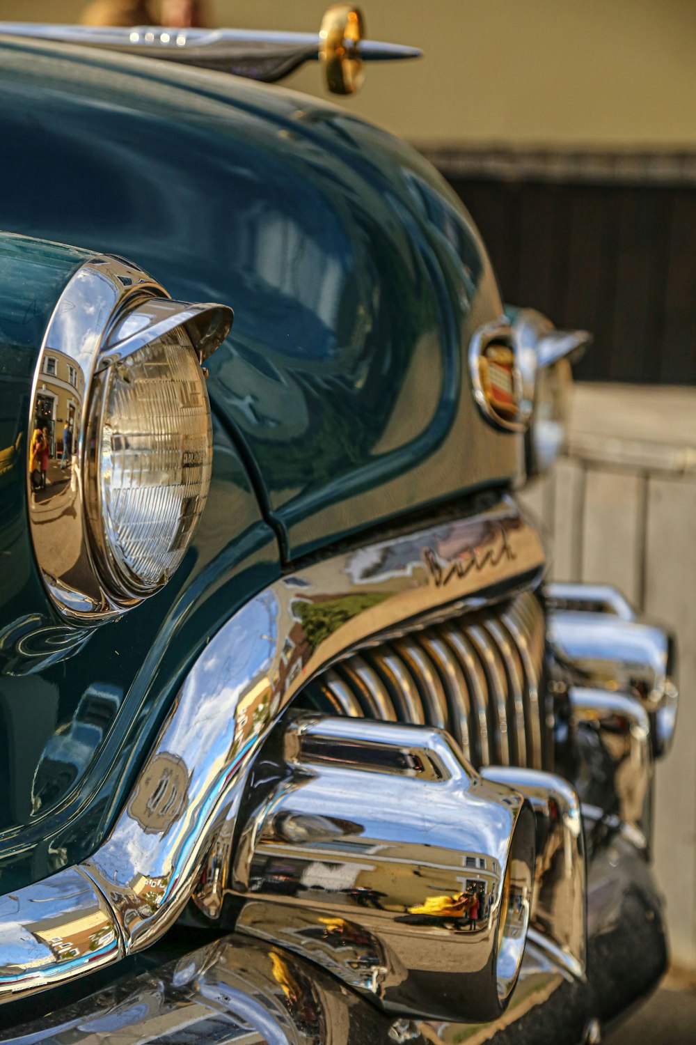 voiture de collection noire et marron