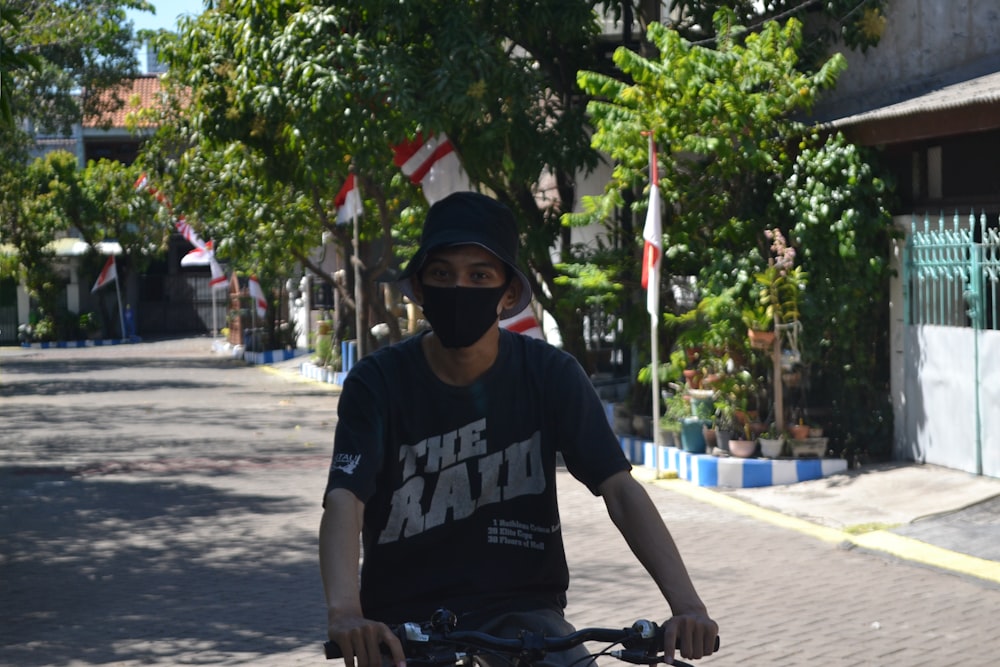 man in blue crew neck t-shirt riding on motorcycle during daytime