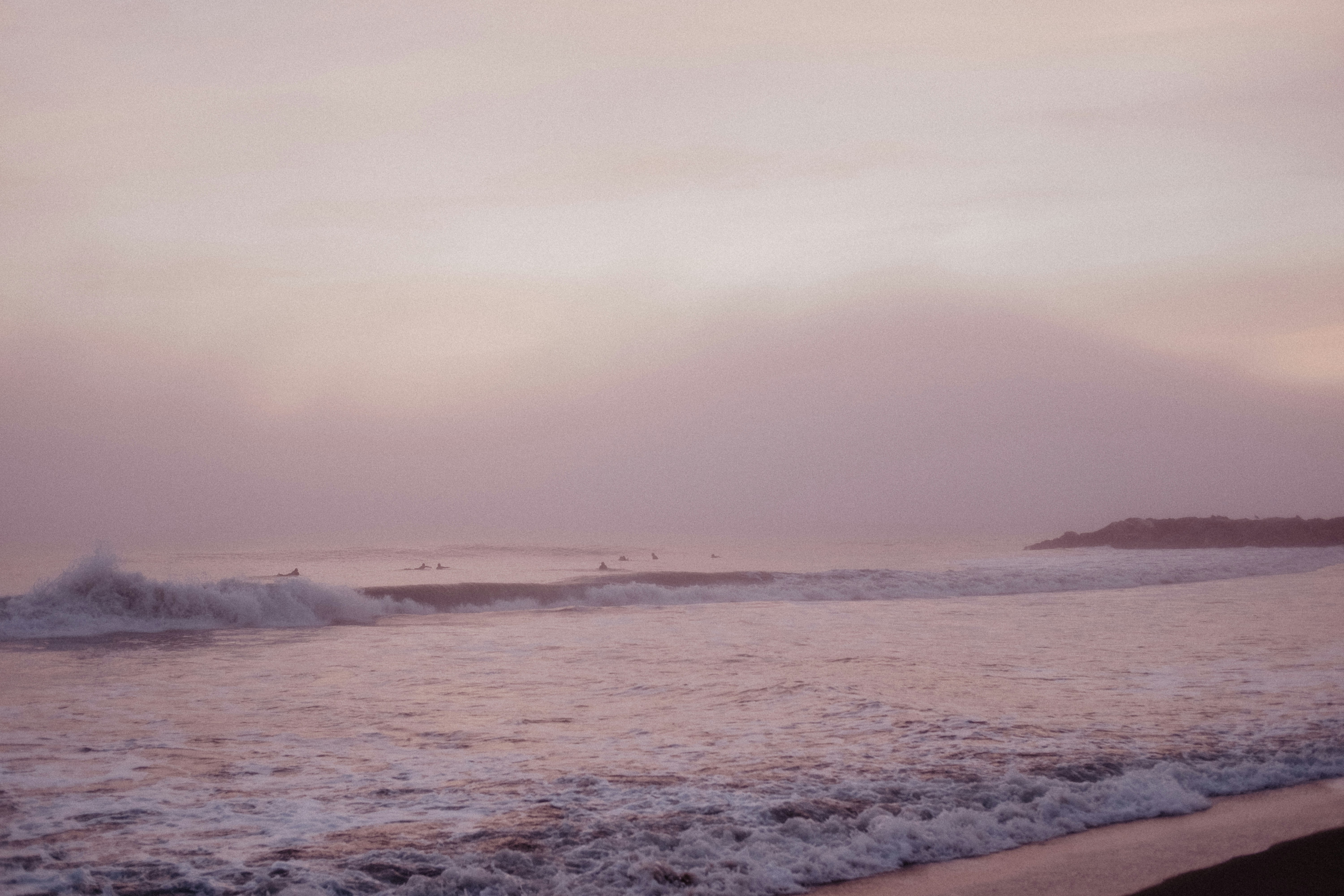 ocean waves crashing on shore during daytime