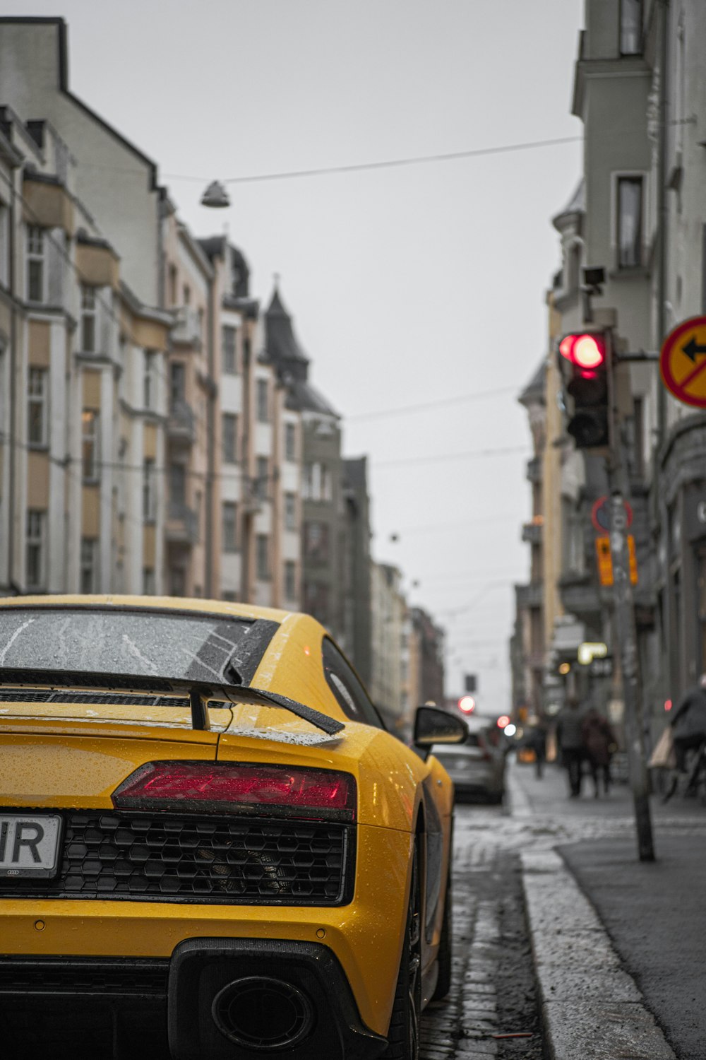 Foto zum Thema Gelbes Auto tagsüber auf der Straße – Kostenloses Bild zu  Auto auf Unsplash