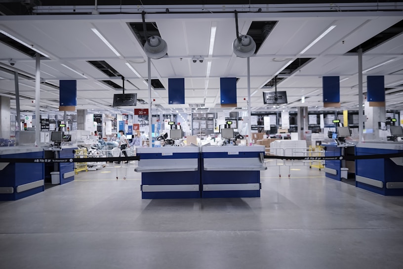 A modern warehouse showcasing advanced logistics technology.