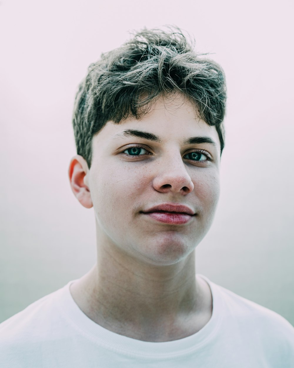 man in white crew neck shirt