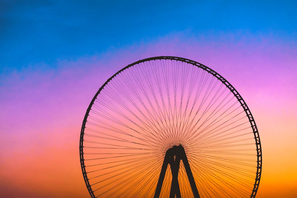 Weißes Riesenrad tagsüber