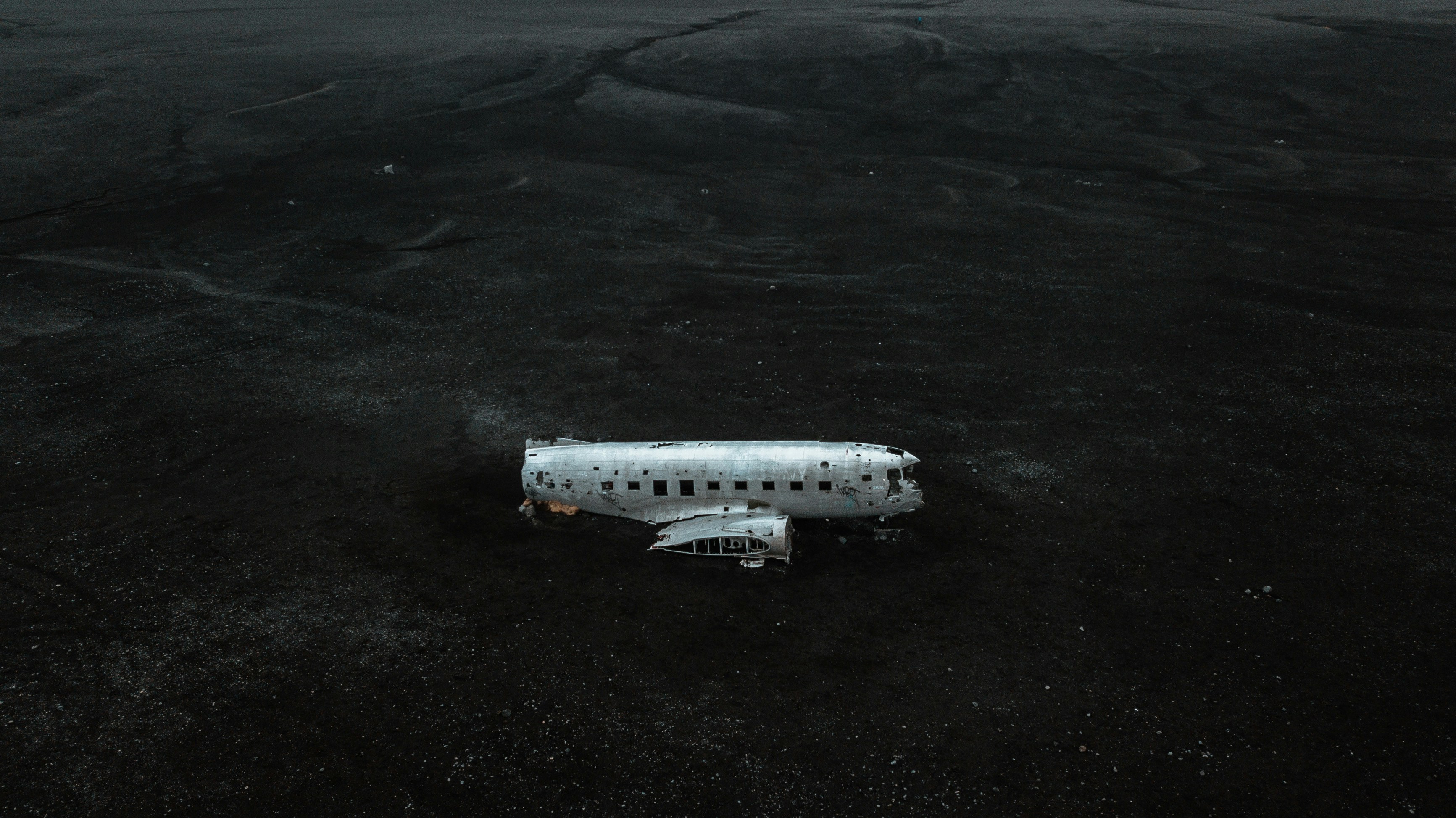 photo 1611216807481 916206f73a66?crop=entropy&cs=tinysrgb&fit=max&fm=jpg&ixid=M3w1MjQ0NjR8MHwxfHNlYXJjaHwxNXx8RHJvbmUlMjBsYW5kaW5nfGVufDB8MHx8fDE3NDMwNTM5ODV8MA&ixlib=rb 4.0