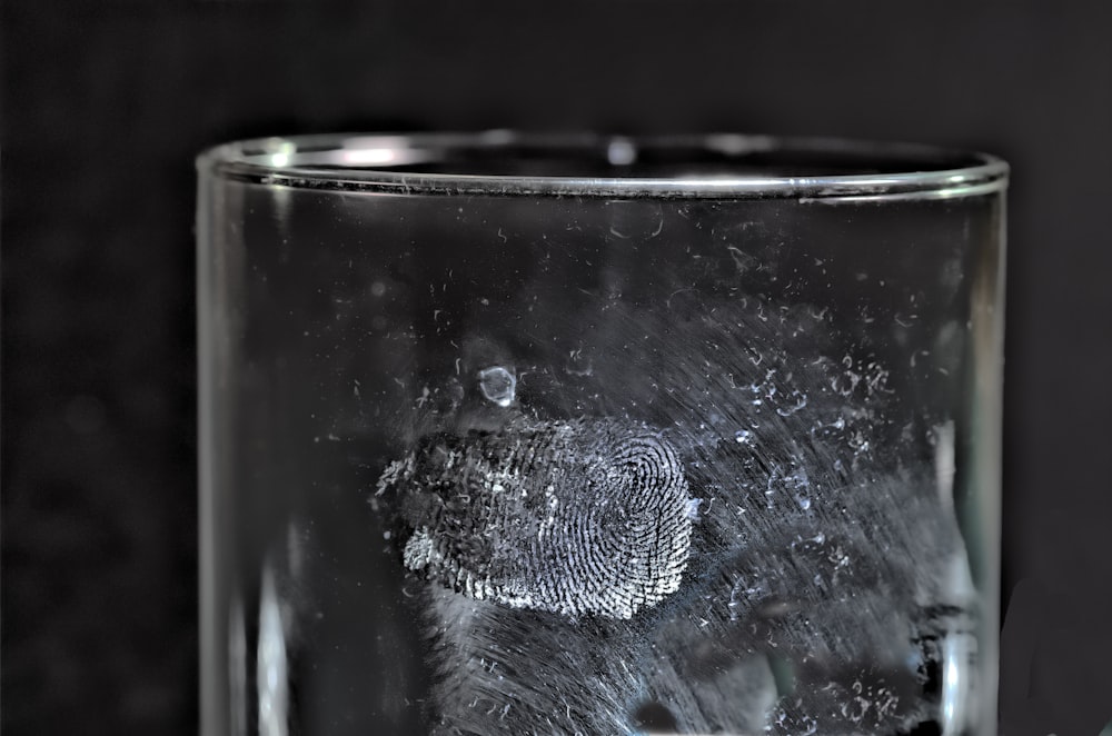 vaso transparente con agua