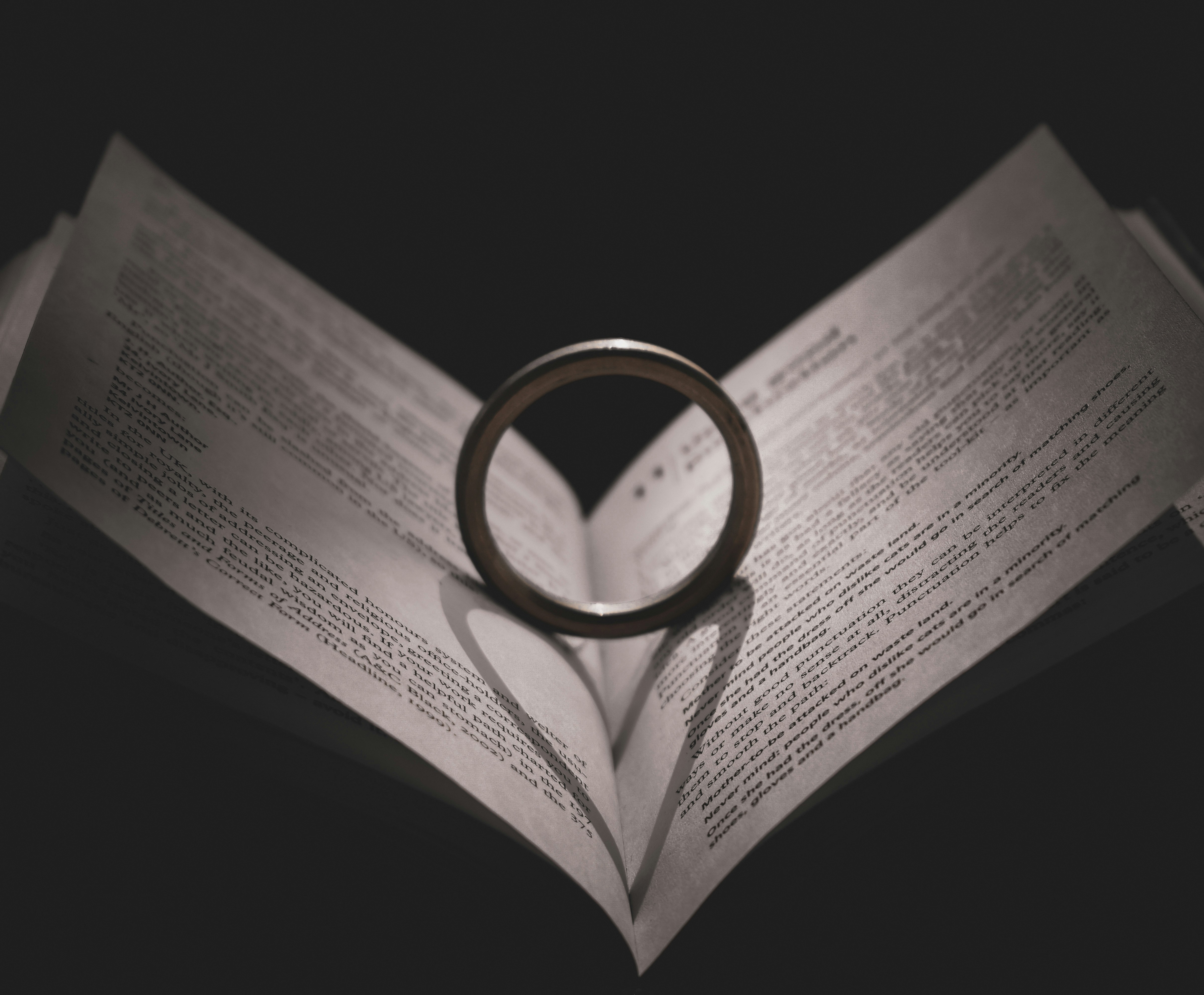 La Teoría Triangular del Amor de Sternberg: Un Análisis Profundo
