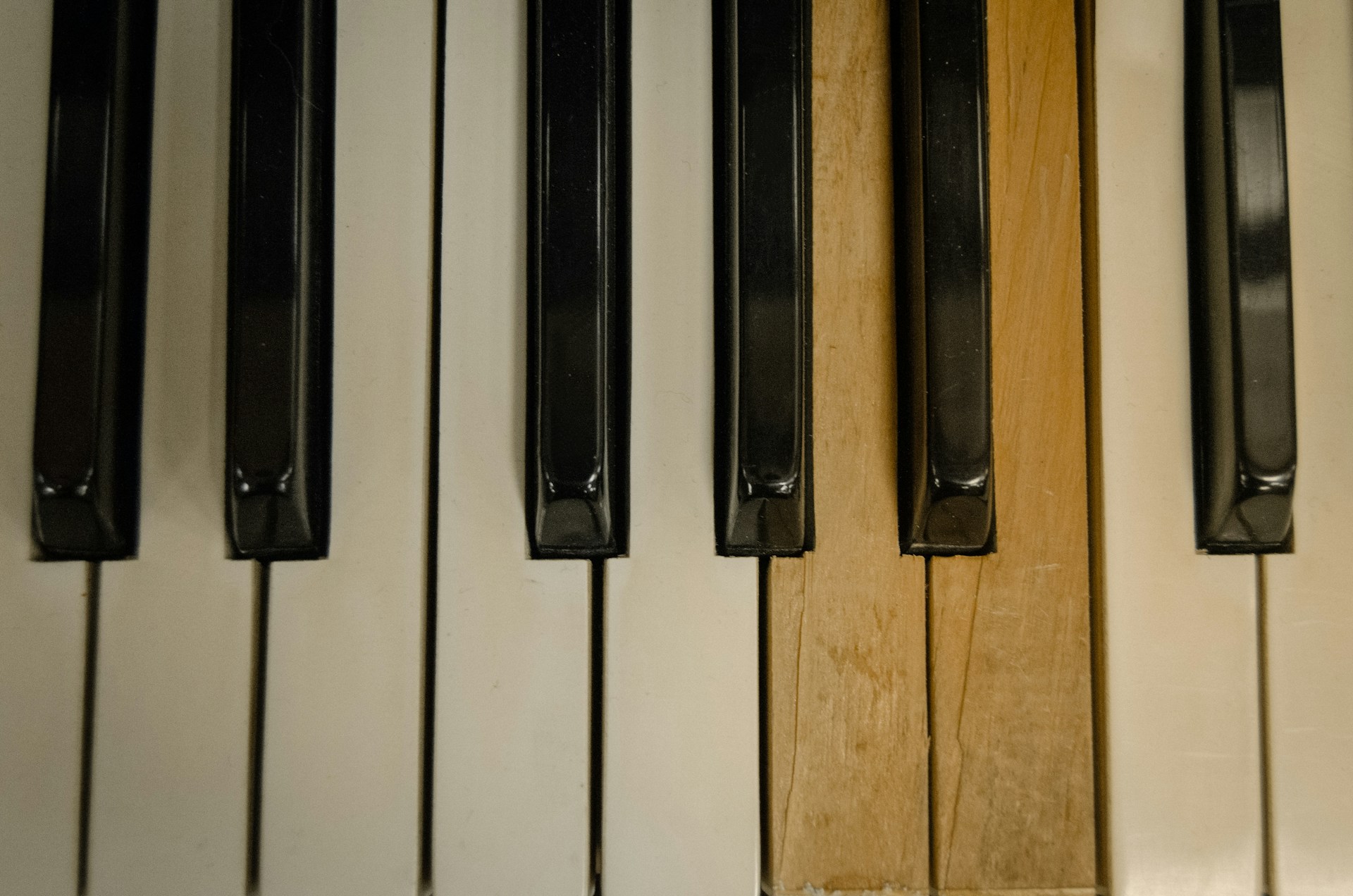 black and white piano keys