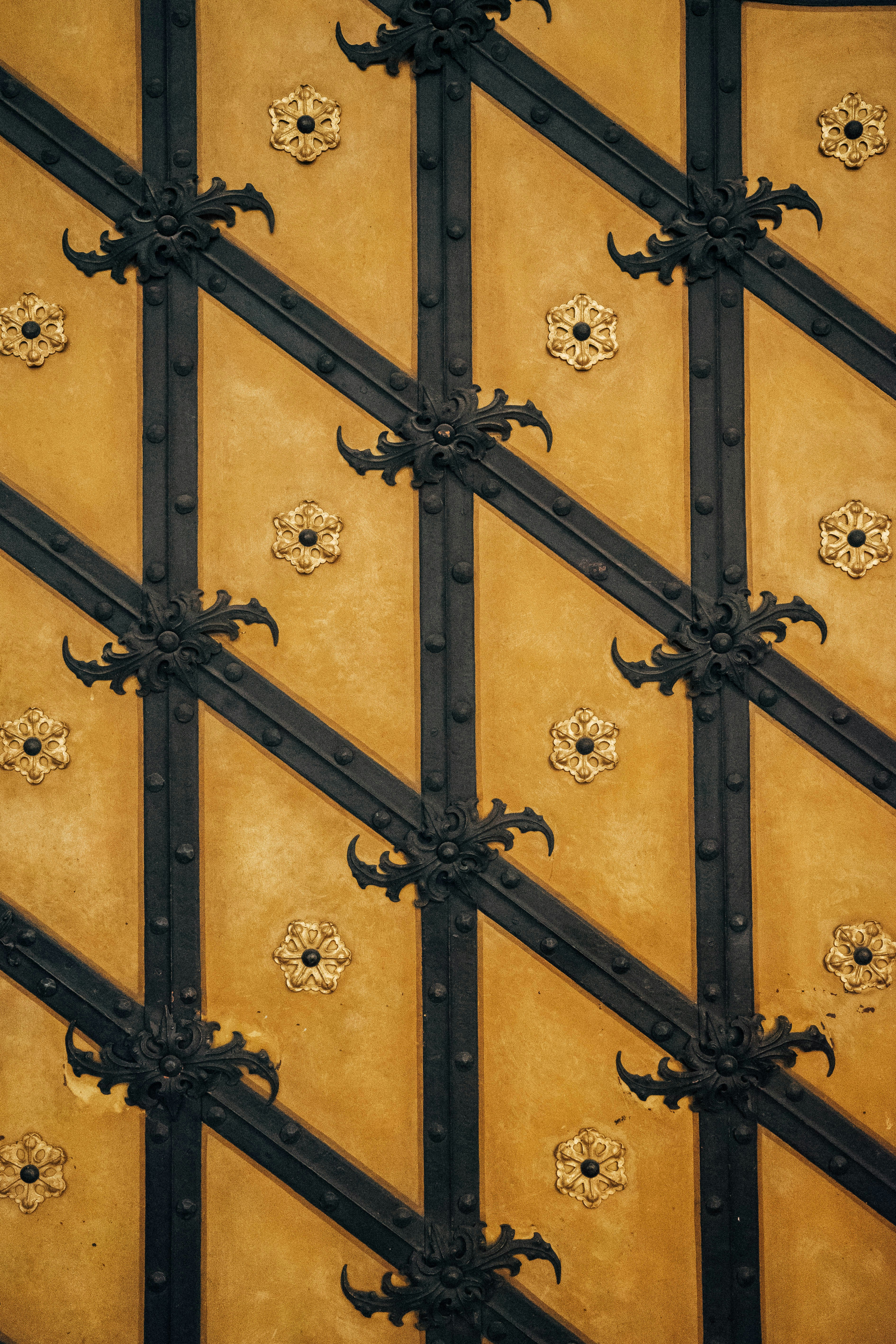 Black and gold star wall decor photo Free München Image on Unsplash