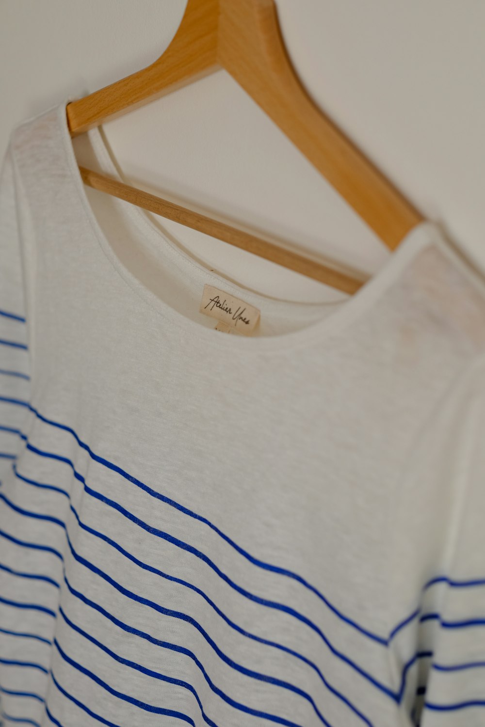 white and blue striped crew neck shirt
