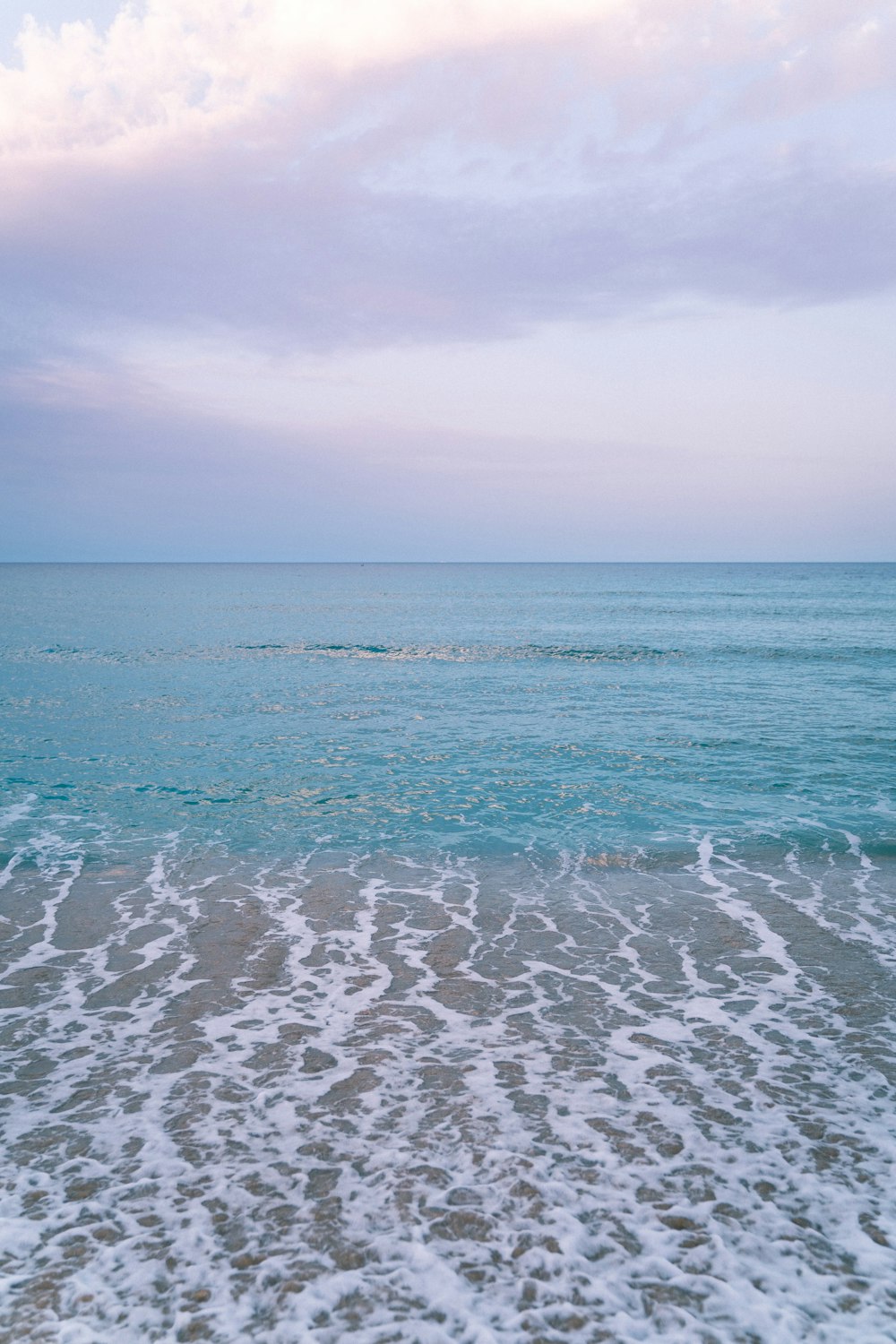 ocean waves crashing on shore during daytime