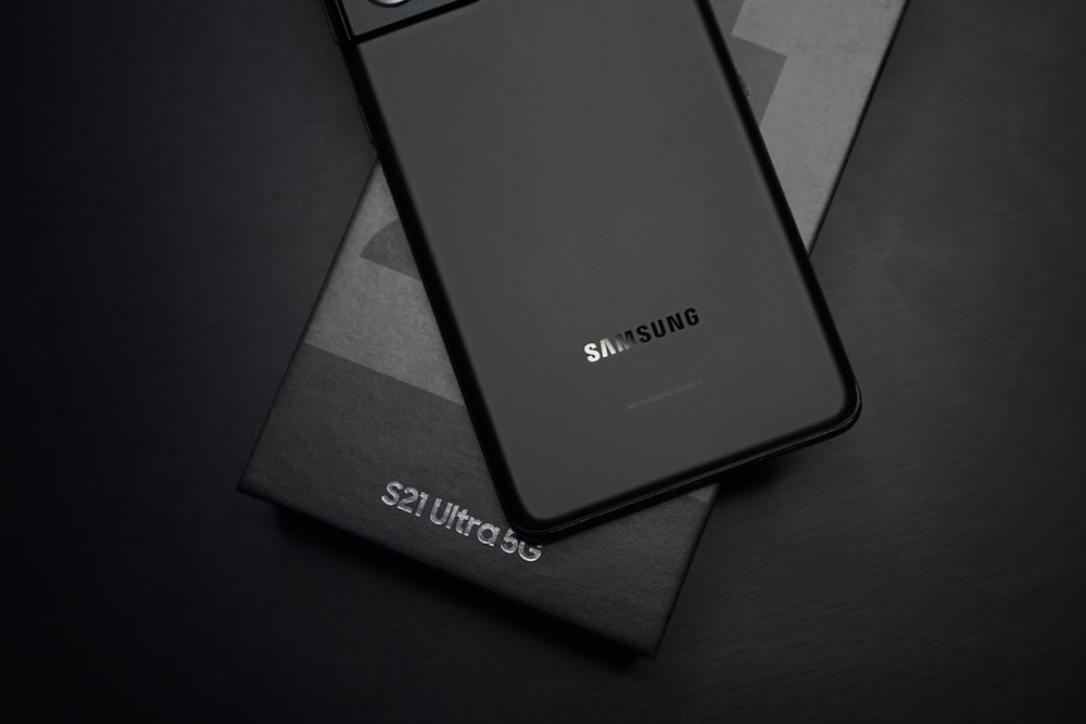 black samsung galaxys 6 edge