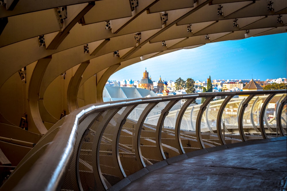 People walking on gray concrete bridge during daytime photo – Free Spanish  Image on Unsplash