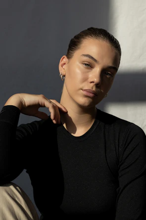 woman in black long sleeve shirt