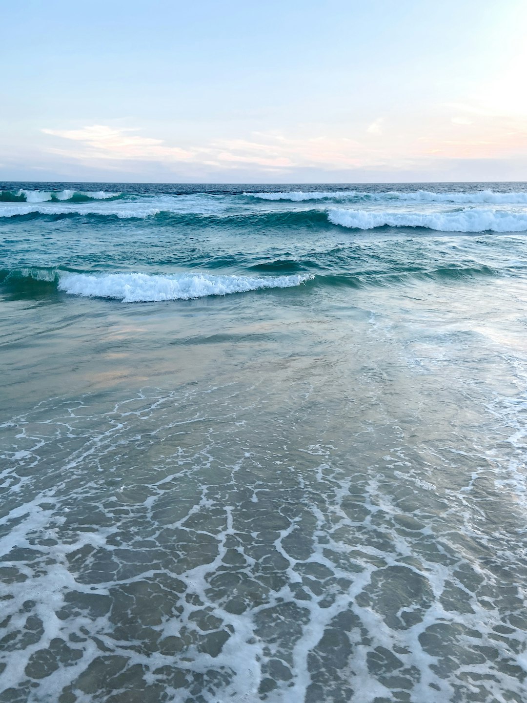 ocean waves crashing on shore during daytime