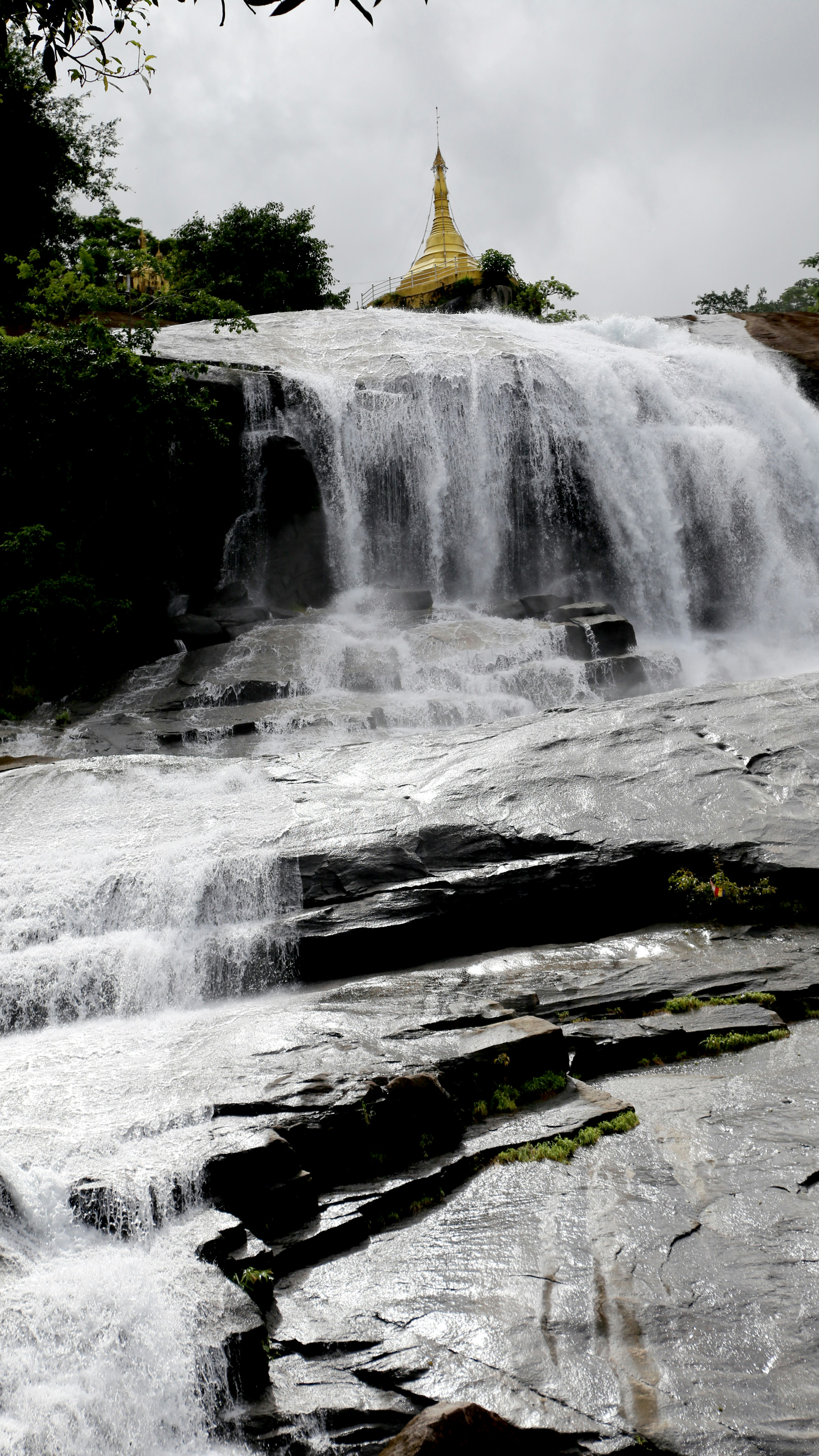 ZinKyaik waterfall 