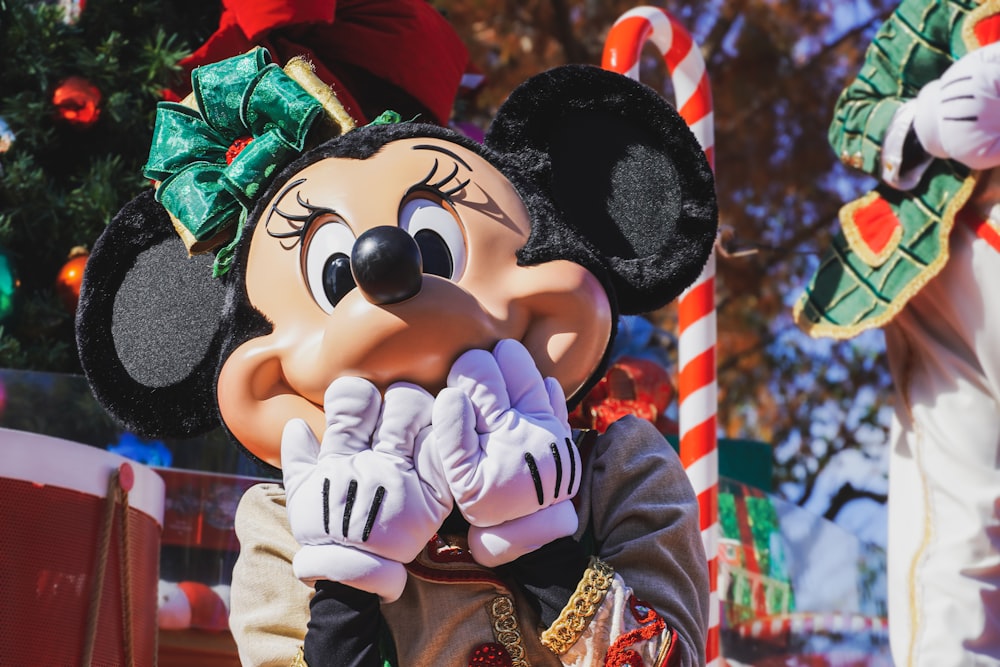 mickey mouse and minnie mouse plush toys