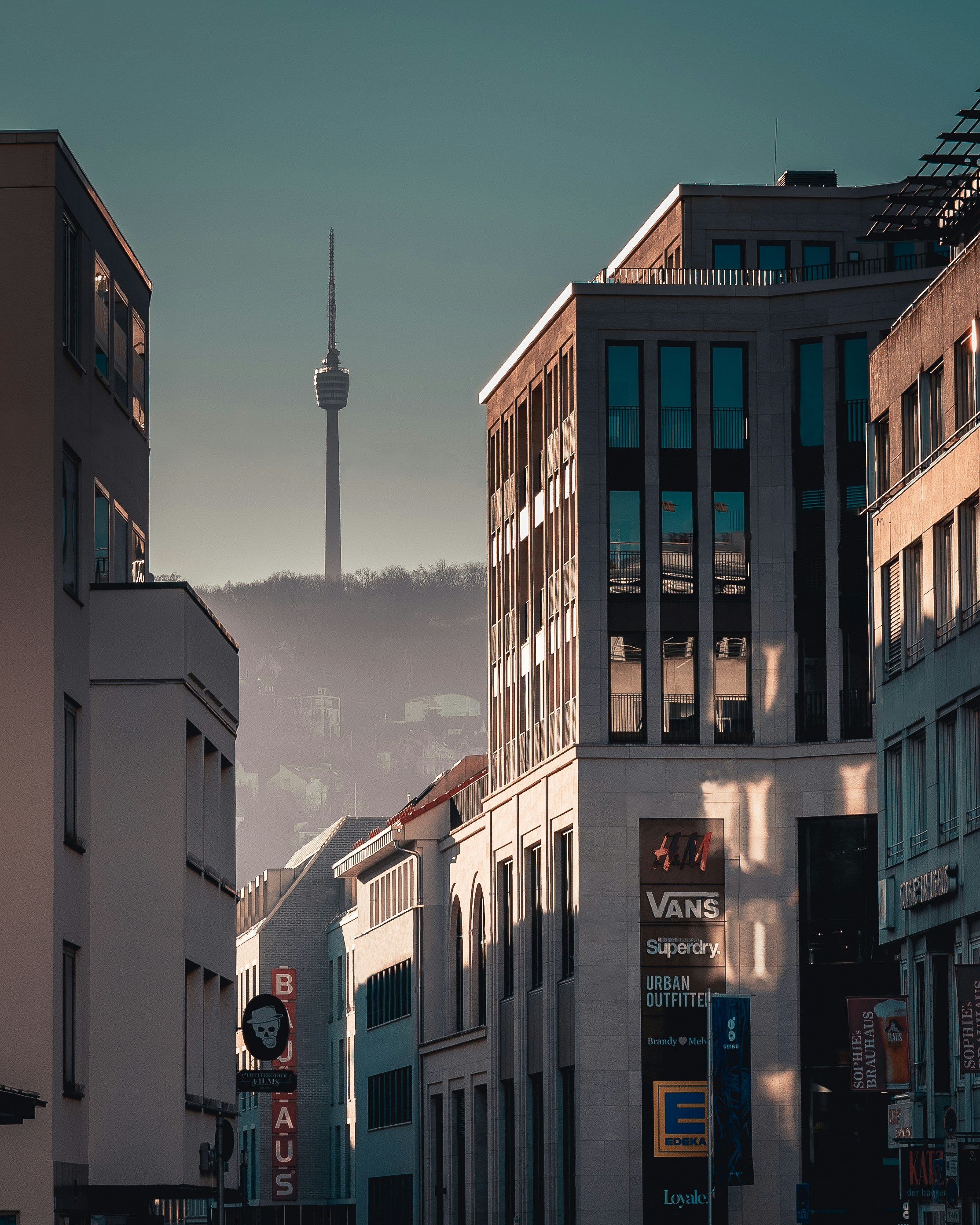 urban city wallpaper, wallpaper, City Trip Outfits: Urban Exploring Style 4