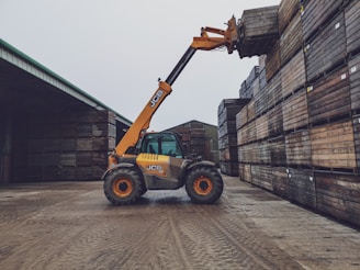 yellow and black heavy equipment