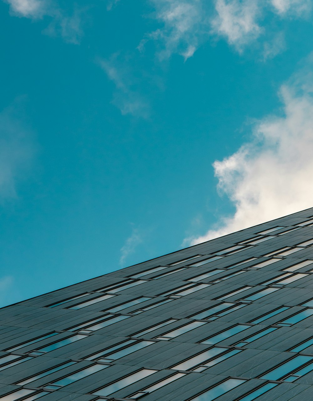 blauer Himmel und weiße Wolken