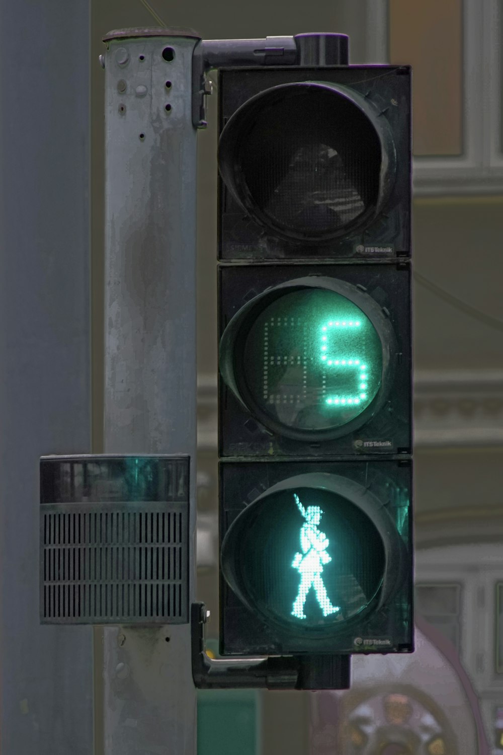 black and green traffic light