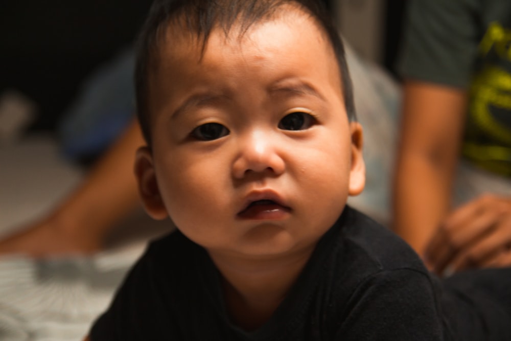 boy in black crew neck shirt