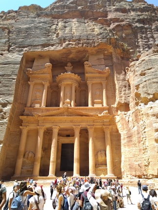 Tour guide Nicolai pointing towards La Piedra del Peñol with guests listening attentively