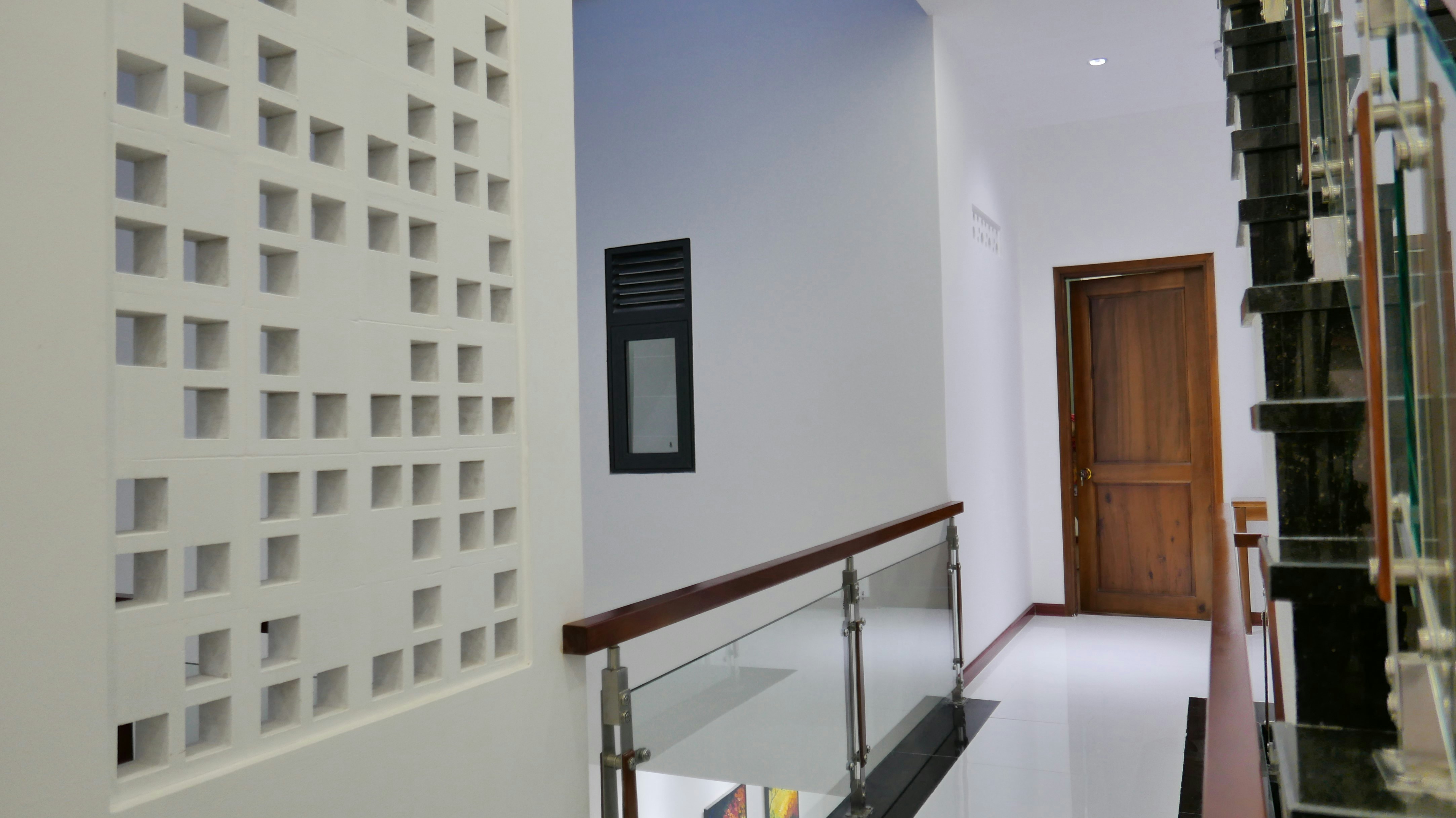 Porte intérieure blanche contemporaine